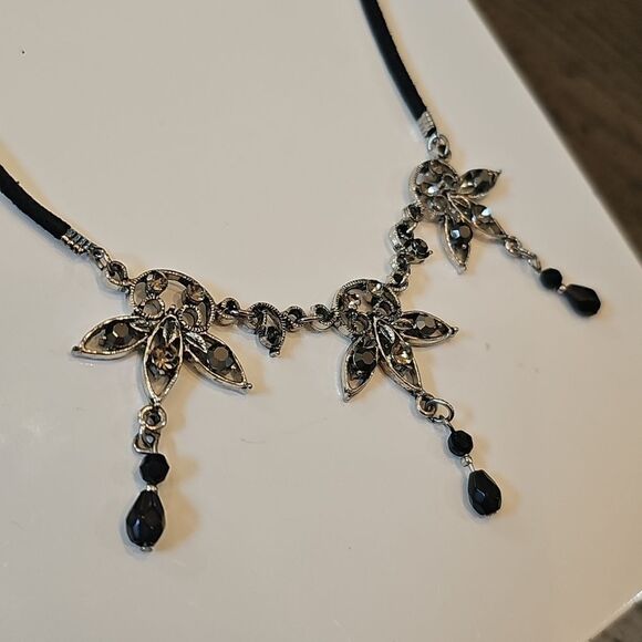 Black and silver beaded necklace adjustable - Picture 2 of 4